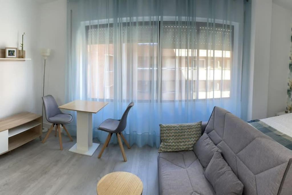 Oasis Plus Sevilla Buitenkant foto